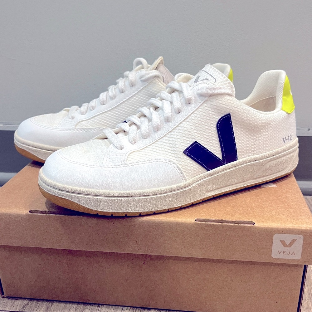 Veja V12 Sneakers (Women's size 39, US 8) [SOLD]